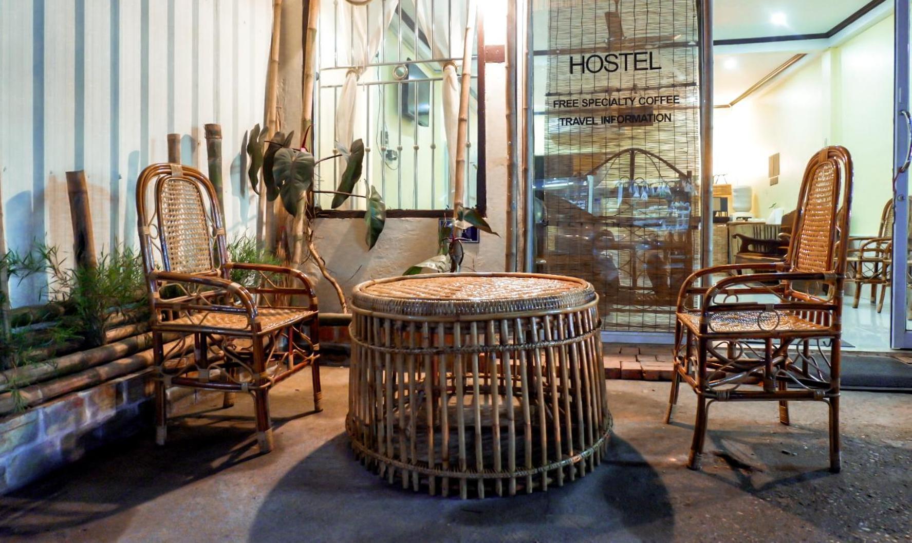 Non Pakse Hostel & Coffee House Екстер'єр фото