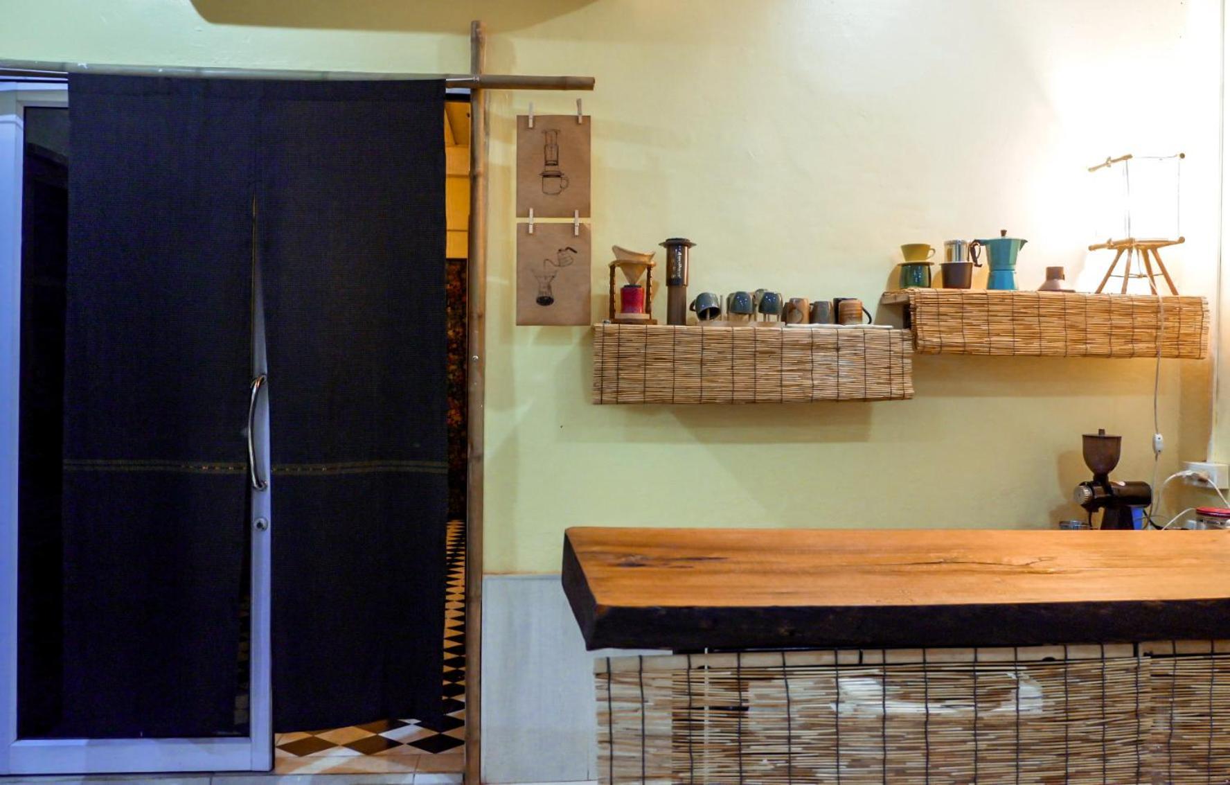 Non Pakse Hostel & Coffee House Екстер'єр фото