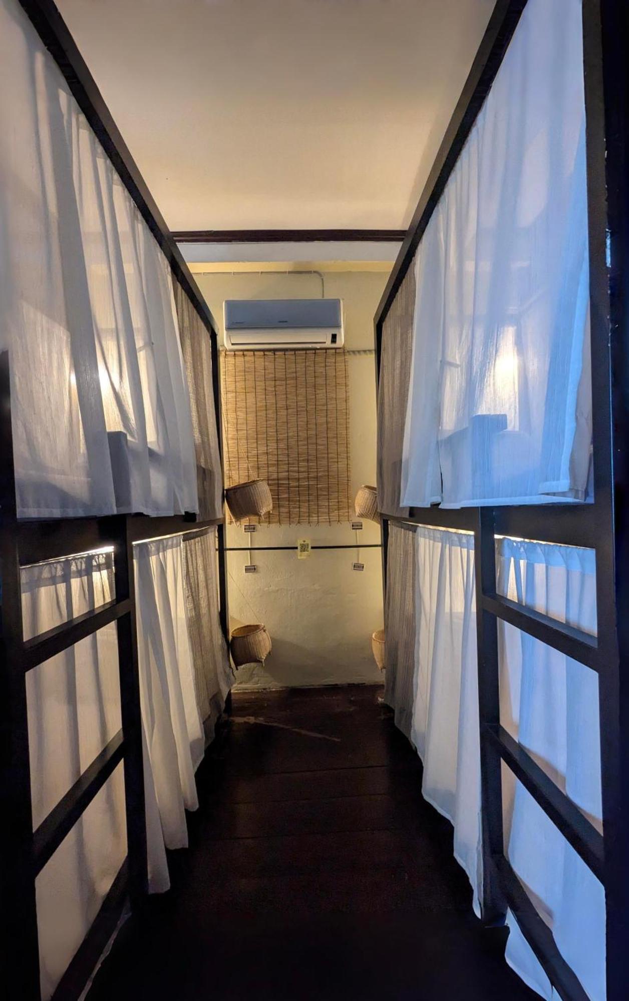 Non Pakse Hostel & Coffee House Екстер'єр фото