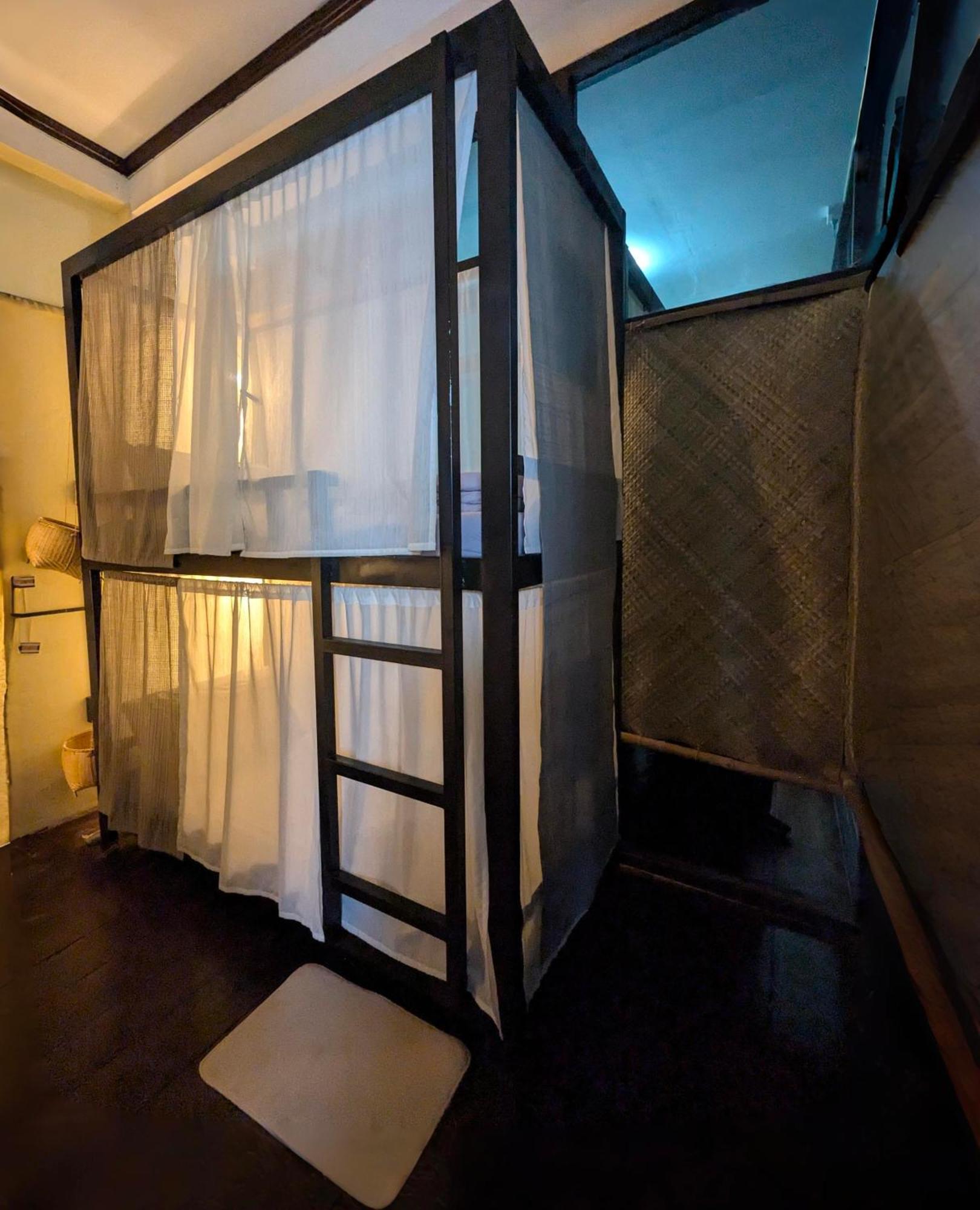 Non Pakse Hostel & Coffee House Екстер'єр фото
